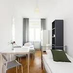 Nearto Main Square Hostel *