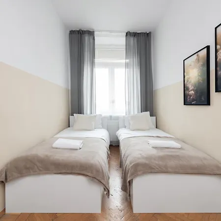 Nearto Main Square Hostel