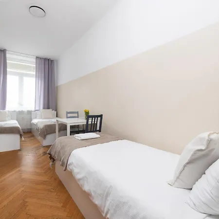 Hostel Nearto Main Square *