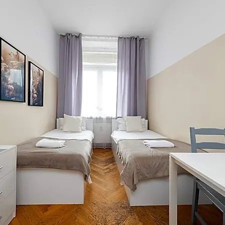 Nearto Main Square Hostel