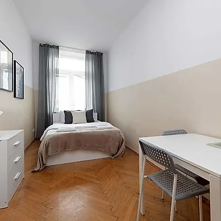 Nearto Main Square Hostel *