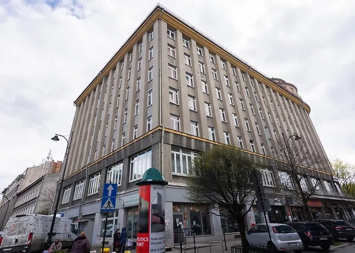 Nearto Main Square *